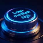 Egy világító gomb, amelyen a 'Low-medium high' felirat látható, a keresőoptimalizálás és CTR növelésének szimbolikájaként.